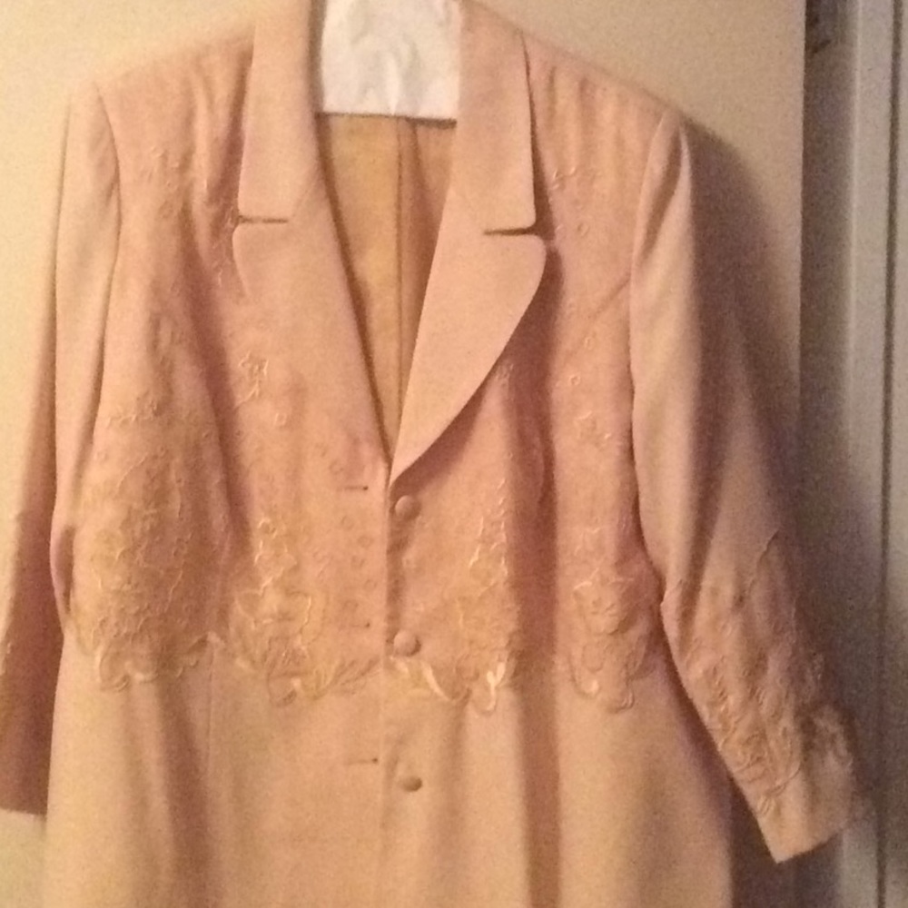 Yellow 2pc church suit.